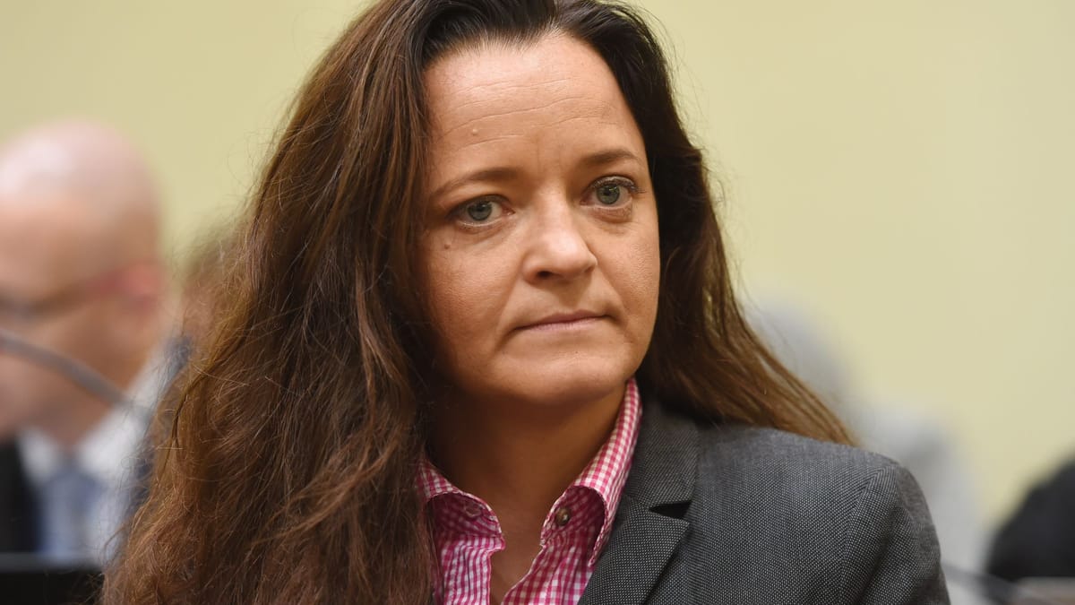 Welche Verbindung hatte Beate Zschäpe zu den Behörden?