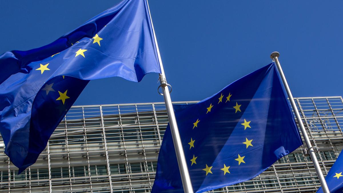 EU plant offenbar Zölle auf Markenklamotten und Soja aus den USA: „Kanonen sind geladen“
