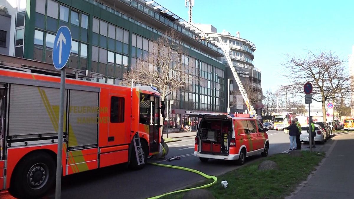 Beim Brand in einem Altenheim in Hannover-Neustadt sind über 50 Menschen verletzt worden.