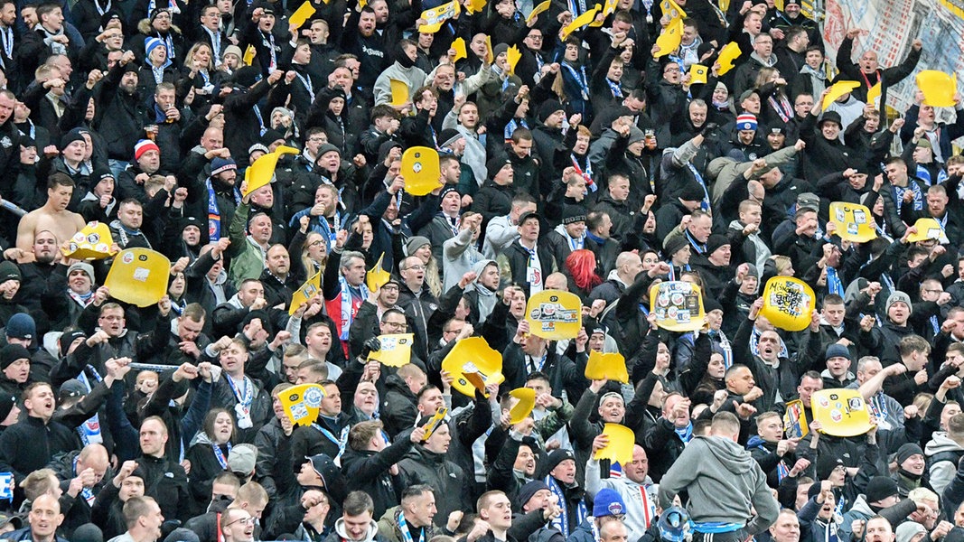 Hansa Rostock: Polizei ermittelt nach Randale von Aachen gegen den Vorsänger | NDR.de - Sport