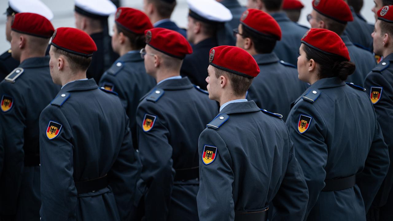 Wehrpflicht oder "neuer Wehrdienst": Welche Vorschläge gibt es?