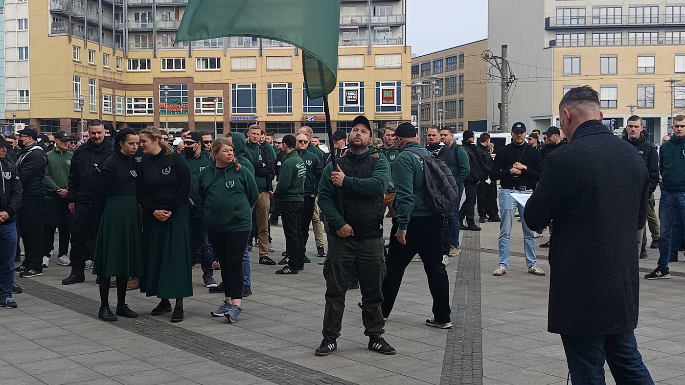 Polizisten von Neonazis nach rechtsextremer Demo in Berlin-Hellersdorf verletzt