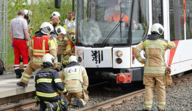 Dresden: Radlerin (77) stirbt bei Straßenbahn-Unfall | Regional