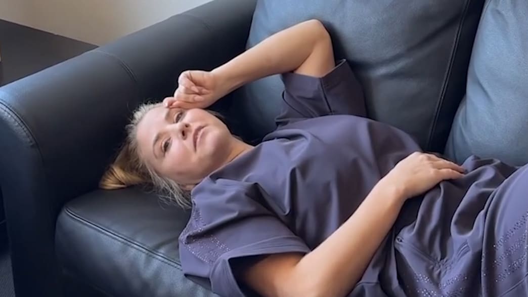 Fans in Sorge: Beatrice Egli kann kaum stehen - BILD