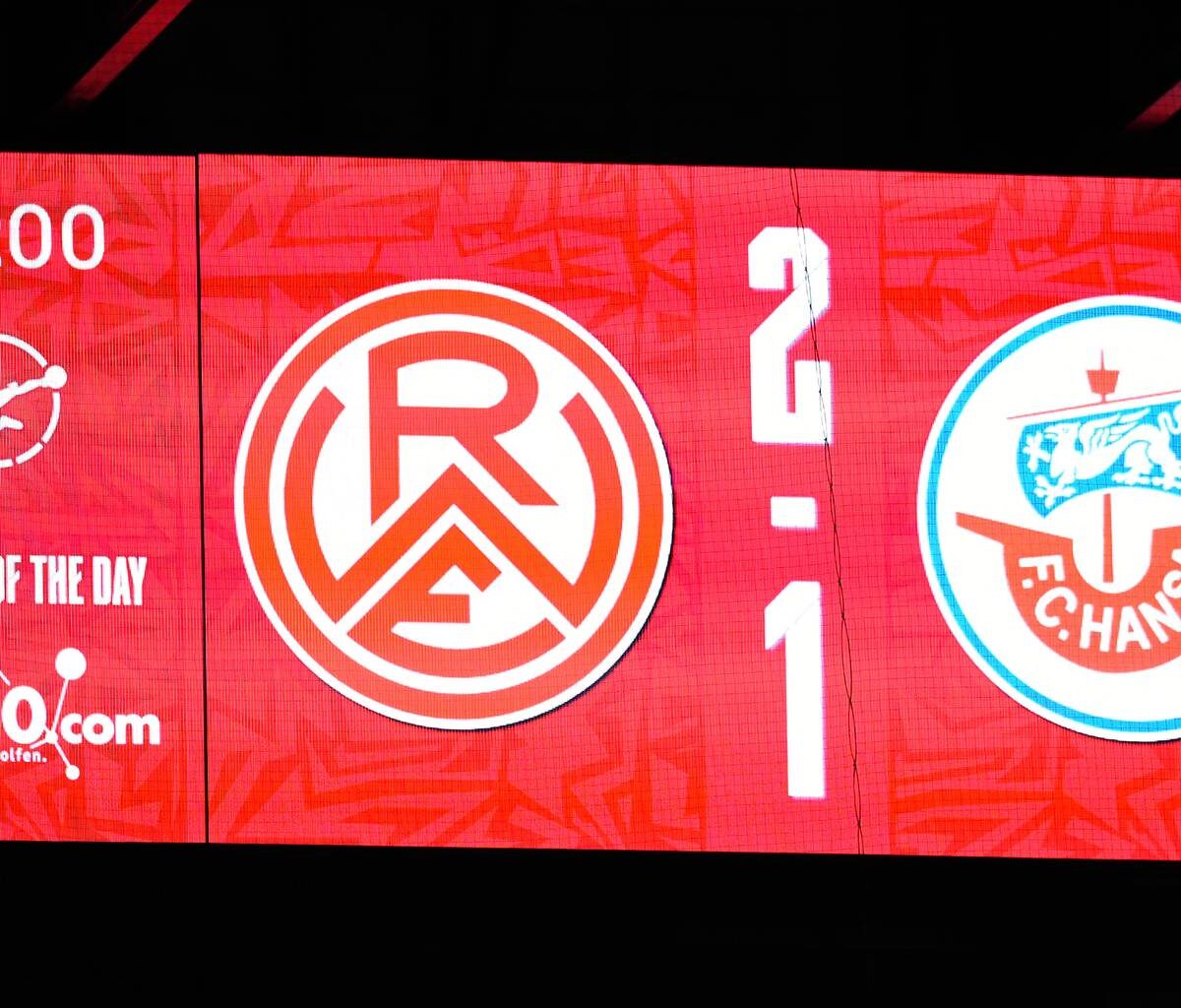 Polizei Essen kontrolliert Fans vor RWE-Spiel - Ultras boykottieren Spiel