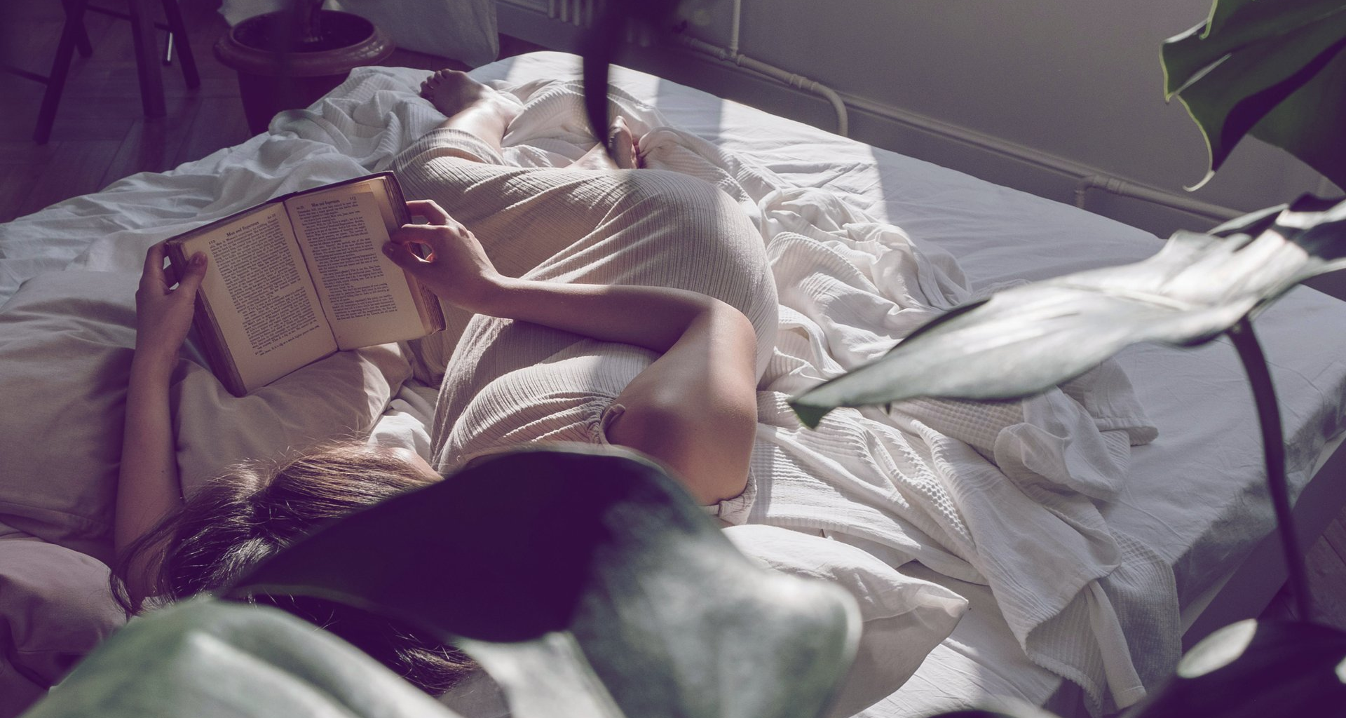 7 Bücher, die dich aus dem Hier und Jetzt holen