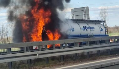 Feuerwehr: Säure-Laster brennt auf A 4 zwischen Dresden und Chemnitz | Regional