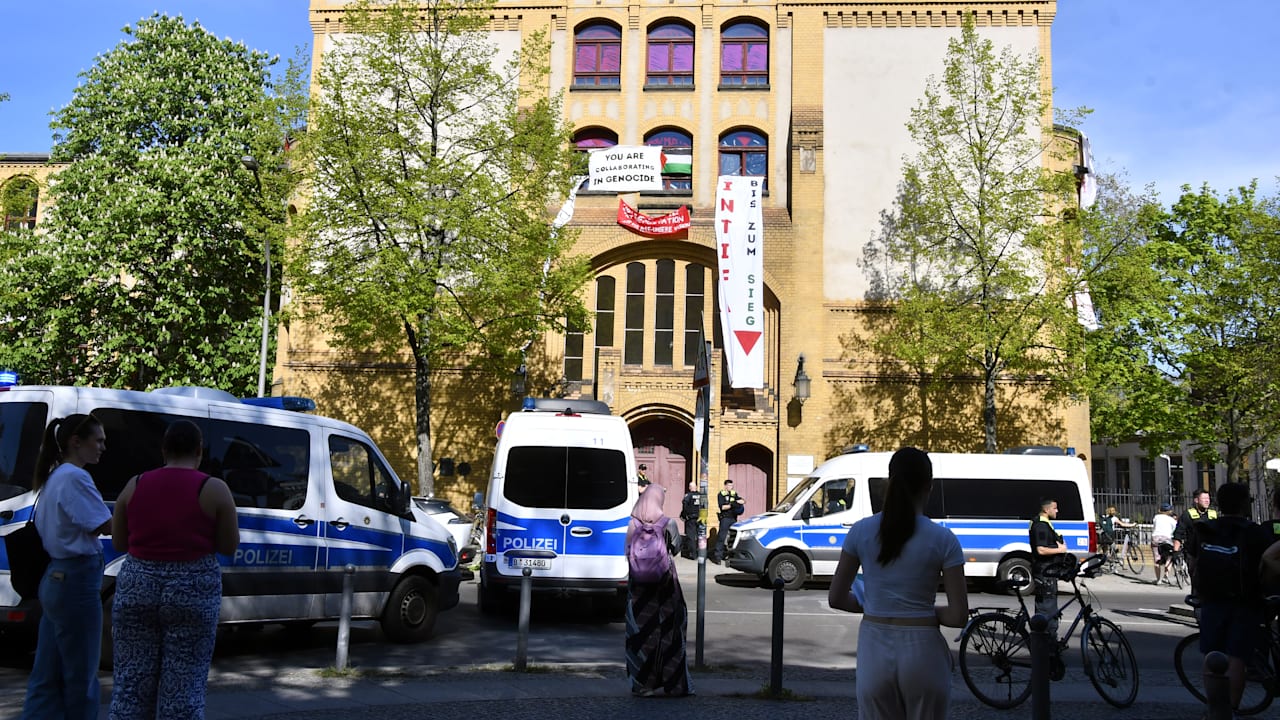 Polizeieinsatz an HU Berlin: Israel-Hasser besetzen Hörsaal der Universität | Regional