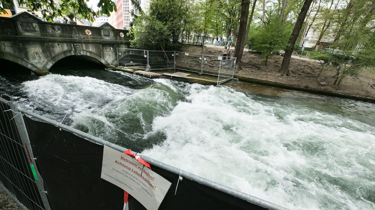 Unfall im Eisbach in München: Verunglückte Surferin ist tot - München