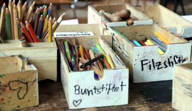 Kisten mit Buntstiften
