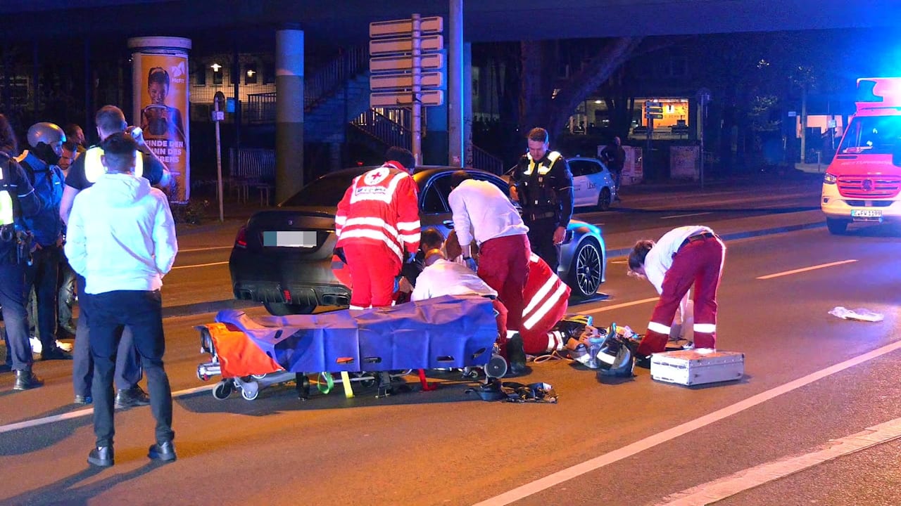 Unfall in Essen (NRW): Mercedes-Fahrer erfasst Betrunkenen – Lebensgefahr | Regional