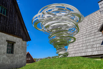"Twister Again" von Alice Aycock in Seiffen.