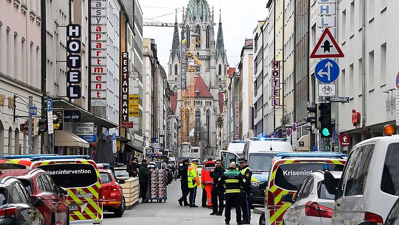 Die Polizei hat einen Zeugenaufruf zu dem tödlichen Unfall in der Schillerstraße gestartet.