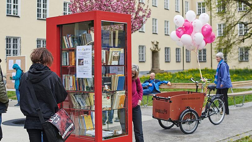 Bücherschränke in München: Manche Bücher gehören hier nicht rein