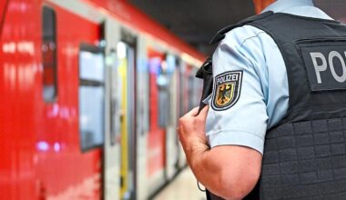 Verkehrsminister Bernreiter: Bahnhöfe oftmals "Orte, die man lieber meidet"