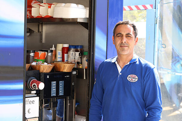 Necmi Pecenek betreibt seit über 20 Jahren die Grillstation.