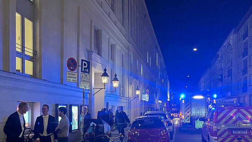 München: Gärtnerplatz wird zur Bühne: Evakuierung, Einsatz, Applaus – ein Abend wie kein anderer - Abendzeitung