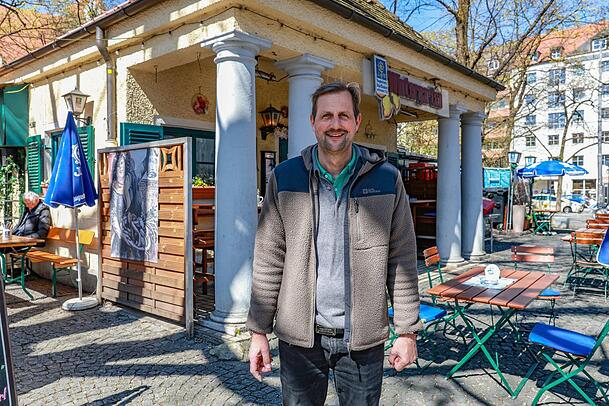 Ignaz Schmid, der Wirt im benachbarten Miniwirtshaus "Wintergarten", hat ein Drittel mehr Gäste, seit der neue Elisabethmarkt offen ist.