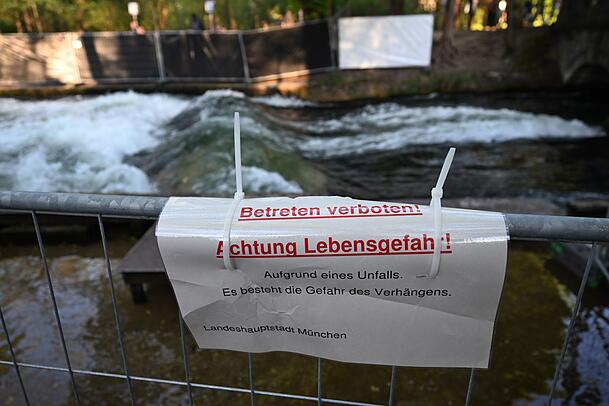 Nach dem schweren Surfunfall haben die Behörden die Eisbachwelle gesperrt.