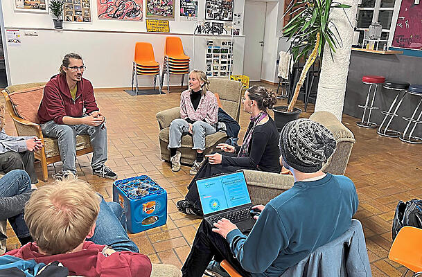 In Augsburg treffen sich jeden Dienstag Klimaaktivisten zu einem Plenum, um dort künftige Aktionen zu besprechen.