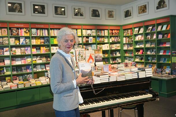 Mechthild Heinen von der Buchhandlung Lehmkuhl empfiehlt "Im Tal der Bärin".