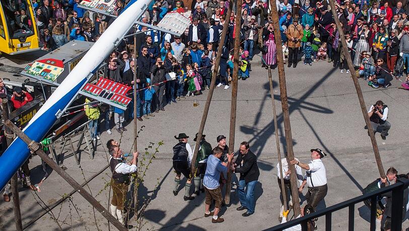 Hau-ruck in den Himmel: Hier steigen Münchens schönste Maifeste