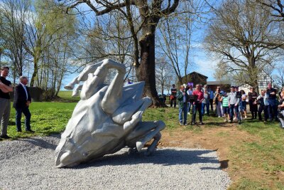 „Polygonales Pferd II“ in Oederan: Die große Aluminiumskulptur des in Polen geborenen Gregor Gaida mahnt eindringlich und in ihrer Deutlichkeit durchaus umstritten an die Verletzlichkeit jeder Kreatur.