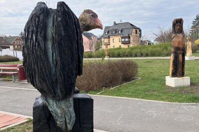 Im Lugauer Stadtpark wurde am Samstag eine Gruppe von neun Skulpturen eingeweiht, erschaffen von acht Bildhauern. Keine internationale, sondern lokale Kunst. Dieser Impuls aus Annaberg sorgte dafür, dass Lugau nun mit neun Plastiken am Kunstpfad vertreten ist.