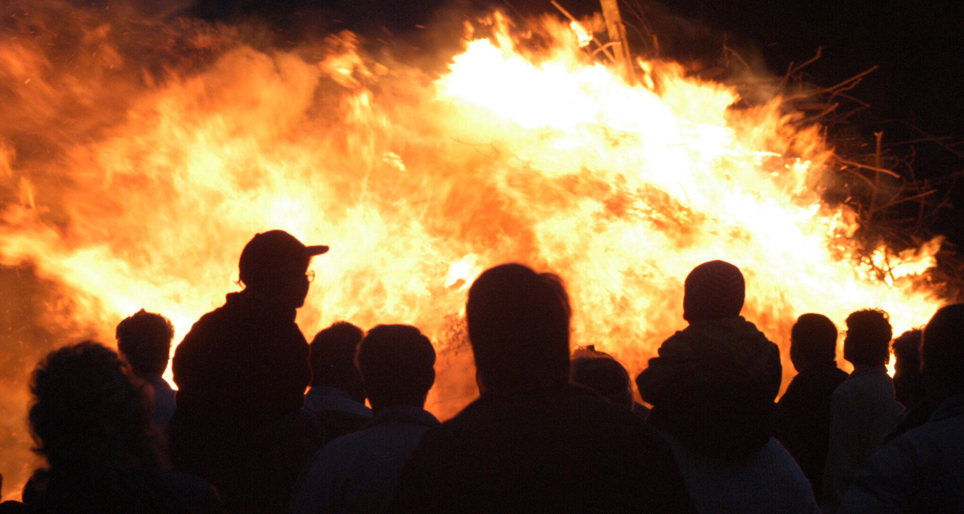Neuer Schwimmverein bringt Hexenfeuer zurück