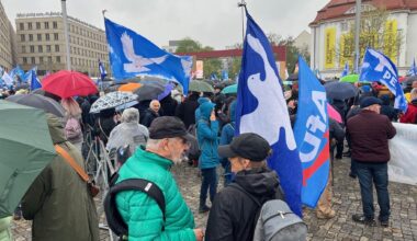 Gegendemonstration wirft Friedensmarsch in Dresden Nähe zu Rechten vor