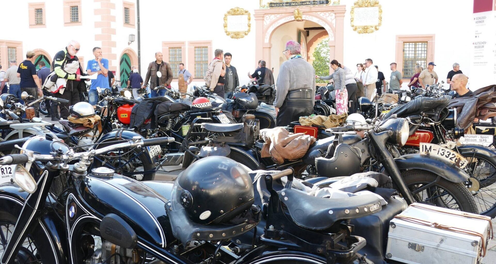 MZ-Maschinen werden zu Stars auf Schloss Augustusburg