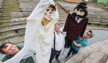 Chemnitzer misten für neues Theaterstück Kleiderschränke aus