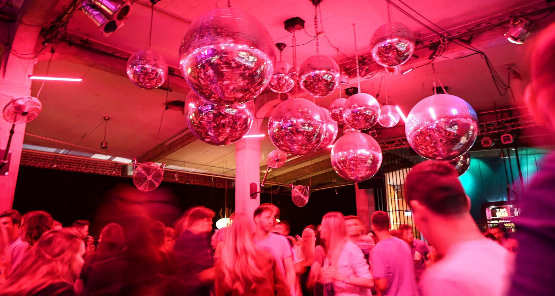 Party ab 7 Uhr morgens ohne Alkohol in Chemnitz. Was ist ein Sober-Morning-Rave?