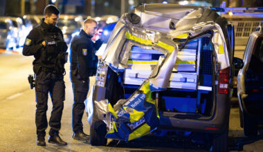 Drei Streifenwagen verunglücken im Einsatz: mindestens elf Verletzte | Regional