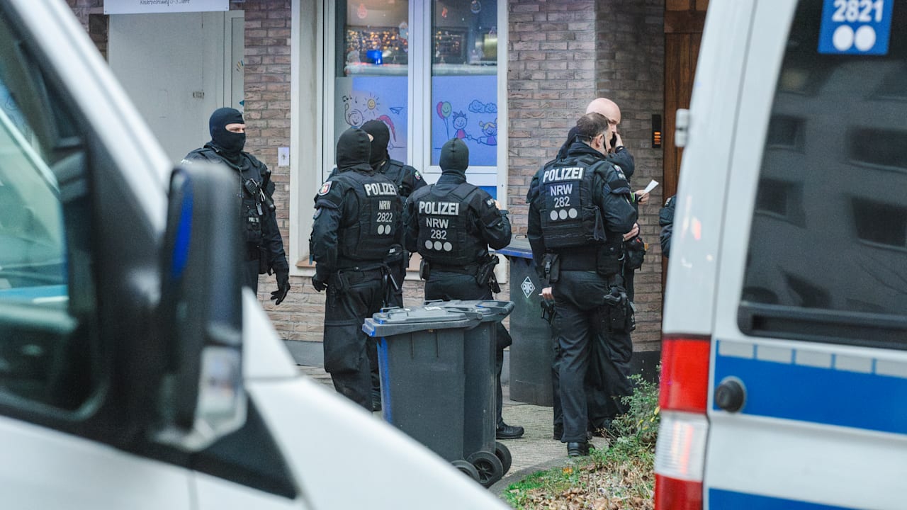 Frankfurt: Polizisten schleusten Koks-Kuriere durch Flughafen | Regional