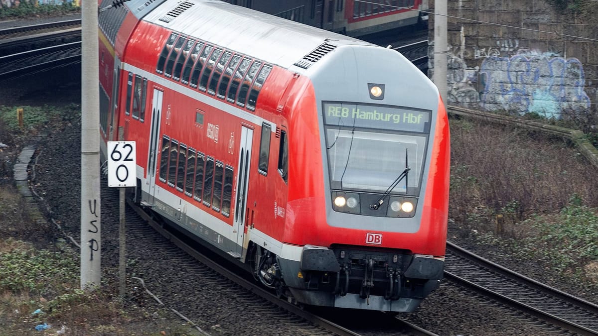Verspätungen auf Strecke Hamburg-Lübeck – Oberleitung defekt