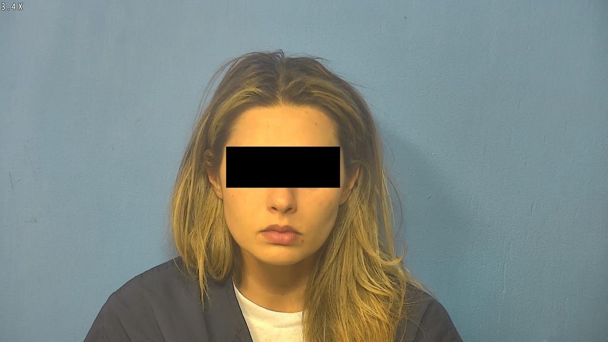 Lehrerin soll 15-jährigen Schüler sexuell missbraucht haben