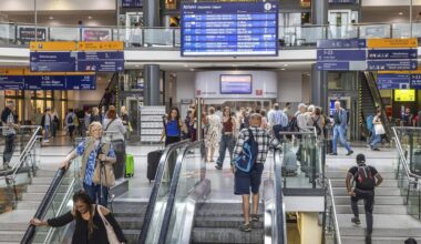 Mann belästigt Frau sexuell – mitten am Tag