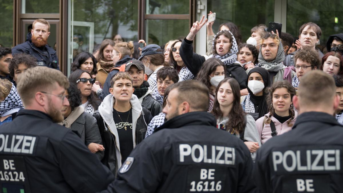 „Gewaltbereite und vermummt“: EU-Bürger sollen nach Pro-Palästina-Protesten an der FU Berlin Deutschland verlassen