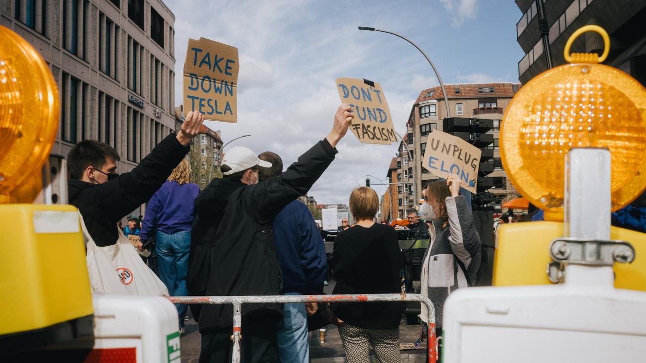 Proteste gegen Tesla: Alle gegen Elon