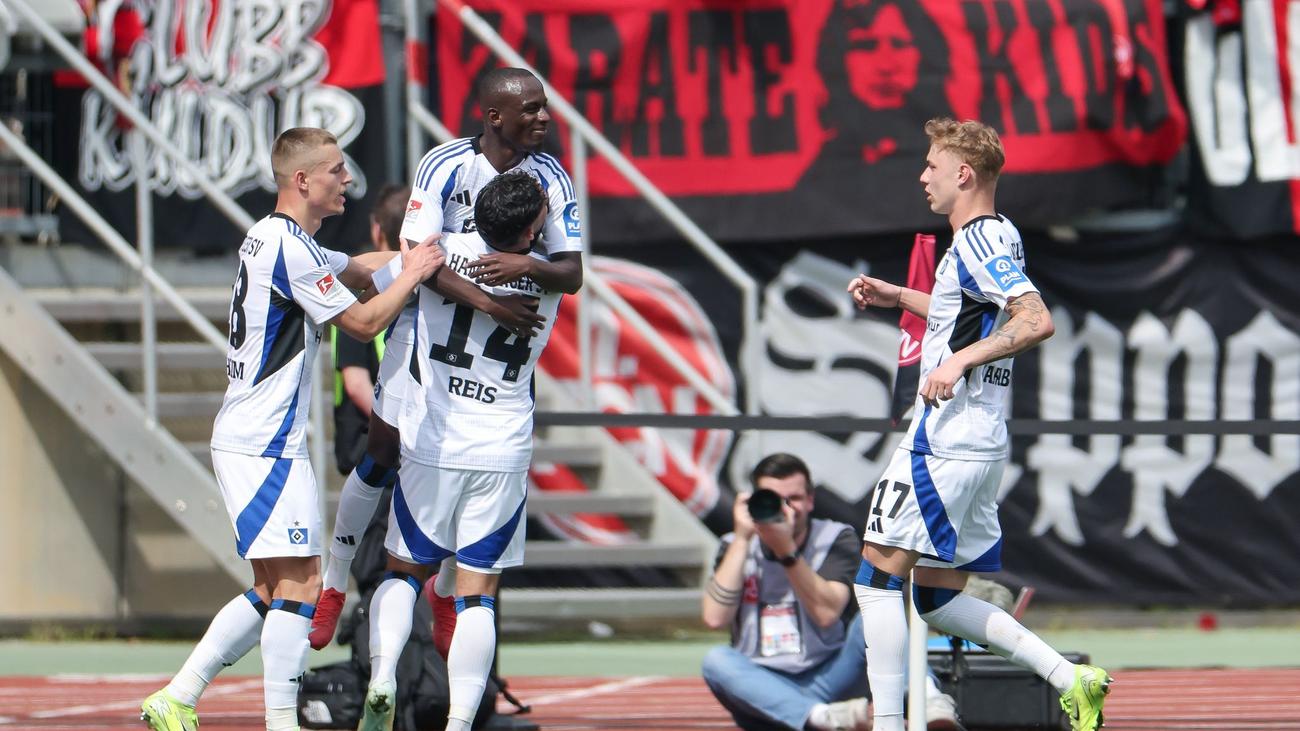2. Fußball-Bundesliga: Bärenstarker Dompé führt HSV zum Überzahl-Sieg in Nürnberg