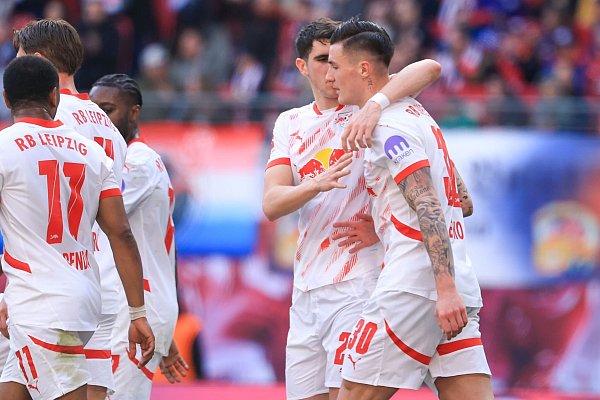 RB Leipzig feierte einen mühsamen Sieg trotz Überzahl. - © Jan Woitas/dpa