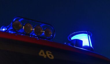 Frau bei Brand in Mehrfamilienhaus schwer verletzt