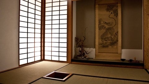 Traditioneller japanischer Raum mit Tatami-Matten und Shoji-Raumteilern. (Foto: IMAGO, IMAGO / Zoonar) Traditioneller japanischer Raum mit Tatami-Matten und Shoji-Raumteilern.