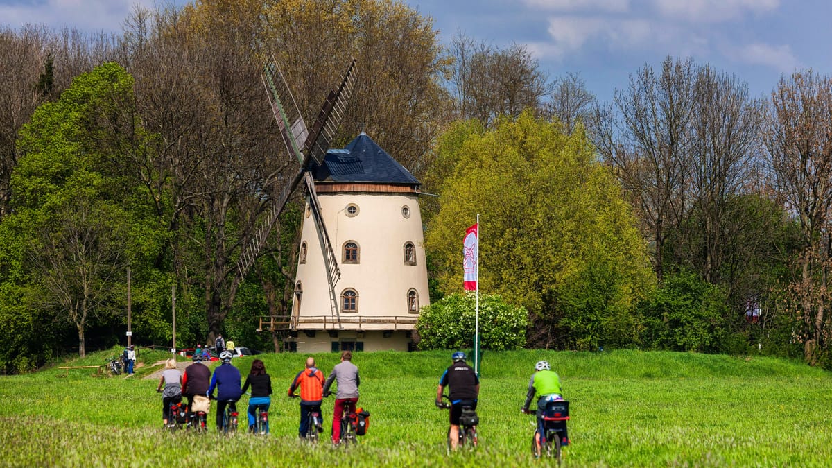 Holländischer Charme in Dresden: Gohliser Windmühle am Elberadweg