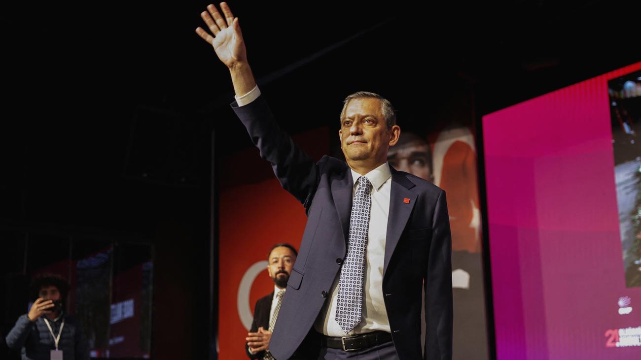 Türkei: Türkische Oppositionspartei CHP bestätigt Özgür Özel als Vorsitzenden