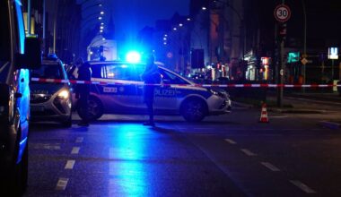 Mann schlägt Polizisten bei Absperrung ins Gesicht