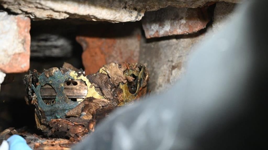 Krone in Nische: Archäologen enthüllen verlorene Schätze des polnisch-litauischen Reichs.