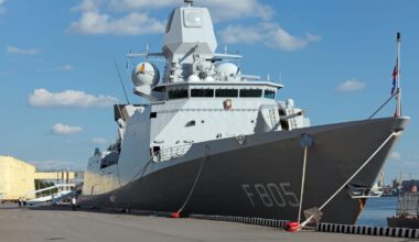 Fregatte aus den Niederlanden kommt – Besichtigung