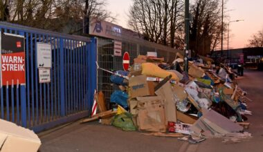 Müll vor Recyclinghöfen – Mülldetektive leiten 80 Verfahren ein